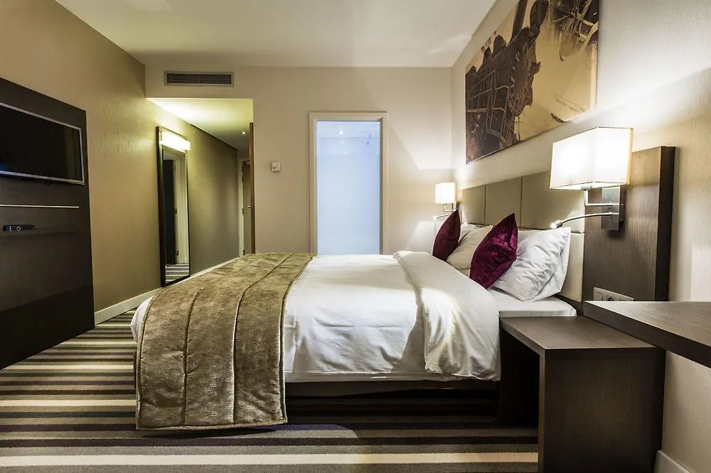 Mercure Hotel Brussels Centre Midi Saint-Gilles 4*,